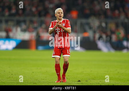 Munchen, Allemagne. 13 Décembre, 2017. Rafinha (Bayern) Football/soccer : 'allemande' Bundesliga Bayern Munchen 1-0 1FC Koln à l'Allianz Arena à Munich, Allemagne . Credit : Mutsu Kawamori/AFLO/Alamy Live News Banque D'Images