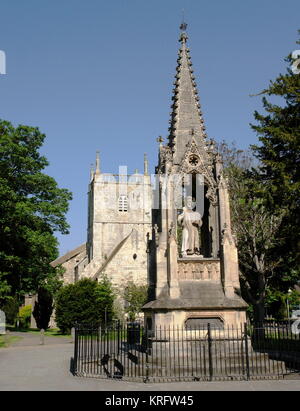 Monument de l'évêque Hooper en face de l'église St Mary's, place St Mary's, Gloucester. John Hooper, ou Johan Hoper (c1495-1500 – 1555) était un ecclésiastique anglais, évêque anglican de Gloucester et Worcester. Partisan de la réforme anglaise, il fut martyrisé sous le règne de Marie Tudor. Banque D'Images