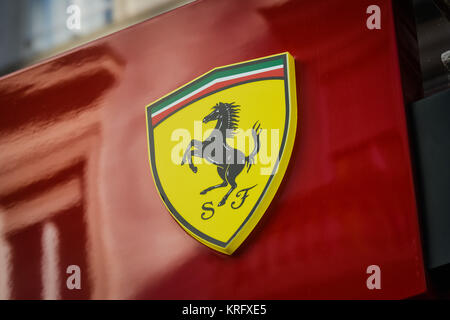 Milan, Italie - 24 septembre 2017 : Ferrari Store à Milan. Fashion week shopping Ferrari Banque D'Images