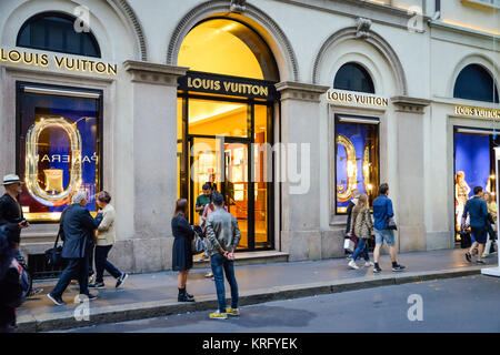 Woman with Louis Vuitton bag in brown and blue colors before Giorgio Armani  fashion show, Milan Fashion Week street style on Janua Stock Photo - Alamy
