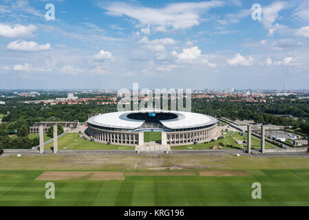 Berlin. L'Allemagne. Olympiastadion (stade olympique), initialement conçu par Werner Mars (1894-1976) pour l'été de 1936 Jeux Olympiques. Banque D'Images