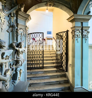 PRAGUE, RÉPUBLIQUE TCHÈQUE - 18 SEPTEMBRE : Barocue Escalier de bibliothèque en bibliothèque nationale à Clementinum, terminé en 1722. Photo prise le 18 septembre Banque D'Images