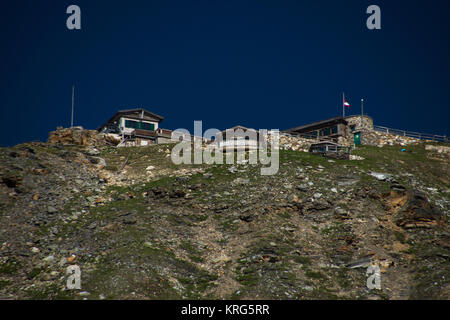 Die Edelweissspitze an der Großglockner Hochalpenstraße. Diese verbindet die beiden als hochalpine Gebirgsstraße österreichischen Bundesländer Salzbourg et Carinthie. Banque D'Images