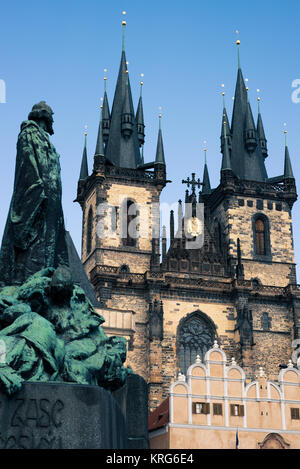 Monument de Jan Hus en face de l'église St Mary à Prague Banque D'Images