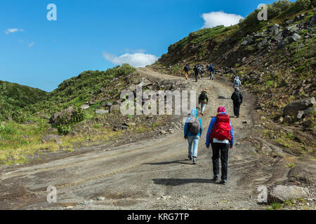 Groupe de touristes promenades le long du passage Viluchinsky Banque D'Images