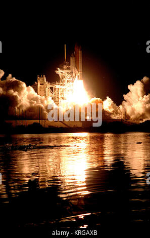 La navette spatiale Endeavour lance sur STS-88 Banque D'Images