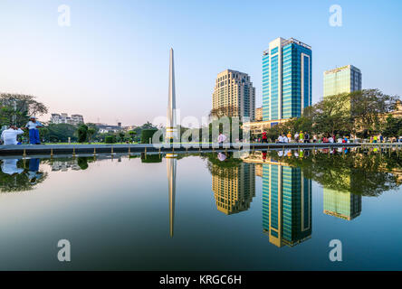 Monument de l'indépendance en chemin Mahabandoola Park dans le centre-ville de Yangon, Myanmar Banque D'Images