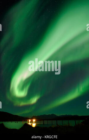 Aurora Borealis, Northern Lights, Kagen, Troms, Skjervoy, la Norvège. Vue sur Skjervoy. Banque D'Images