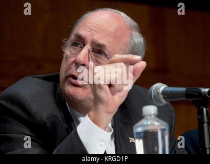 Comité d'examen en matière de Vol Spatial Président Norman Augustine parle d'un groupe spécial d'examiner le développement de la NASA à la Carnegie Institution le 17 juin 2009 à Washington, DC. Banque D'Images