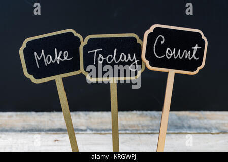 Message de motivation prendre aujourd'hui compter avec une craie écrit Banque D'Images