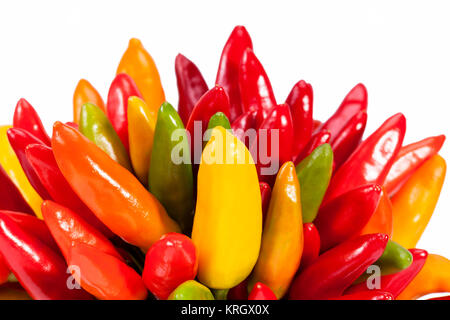 Composition de coloré décoration peppers isolé sur fond blanc Banque D'Images