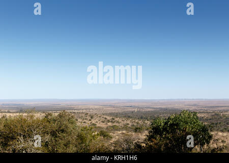 Ciel bleu avec vue sur paysage plat Banque D'Images