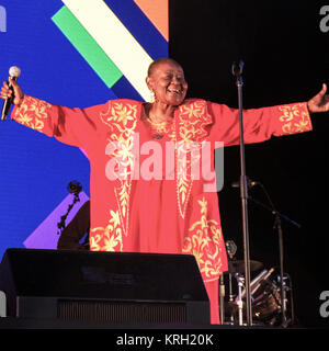 Trinité-et-Tobago, chanteur de calypso Calypso Rose, effectuant à Glasgow Green, Glasgow, Ecosse, le 1 août 2014, pendant les Jeux du Commonwealth Banque D'Images