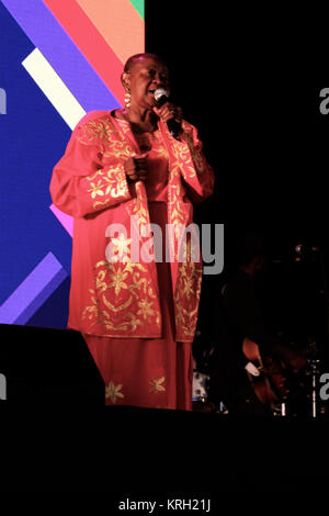 Trinité-et-Tobago, chanteur de calypso Calypso Rose, effectuant à Glasgow Green, Glasgow, Ecosse, le 1 août 2014, pendant les Jeux du Commonwealth Banque D'Images