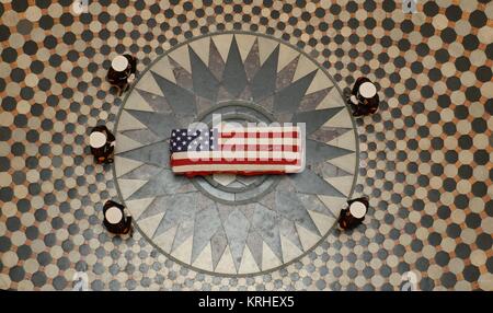 Le cercueil de l'ancien astronaute de la NASA et le sénateur américain John Glenn se trouve au repos dans le cadre d'une garde d'honneur de la Marine américaine dans l'Ohio Statehouse Rotonde 16 décembre 2016 à Columbus, Ohio. Banque D'Images