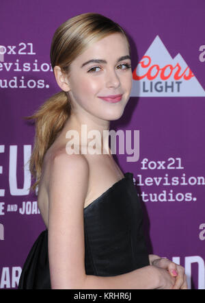 HOLLYWOOD, CA - 01 mars : L'actrice Kiernan Shipka assiste à la première de FX Network's 'Feud : Bette et Joan" au Grauman's Chinese Theatre Le 1 mars 2017 à Hollywood, Californie. Photo de Barry King/Alamy Stock Photo Banque D'Images