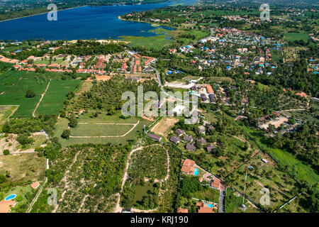 Le développement industriel dans des terres agricoles photo aérienne Banque D'Images