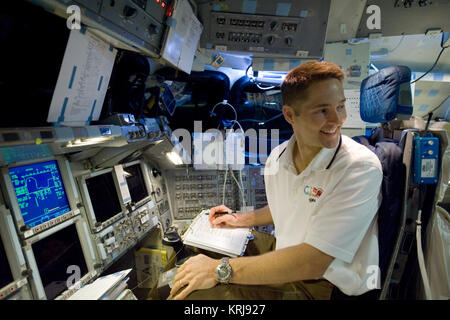 La formation de l'équipage de STS-131 au cours de la formation préparation désorbitation-commandant Alan Poindexter. Date de la photo : 11 Septembre, 2009. Emplacement : Bâtiment 5sud, base fixe formateur. Photographe : Robert Markowitz. STS-131-Dutton Sept09 Banque D'Images