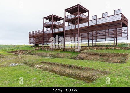 Castra Caecilia ruines archéologiques. Ancien camp des légions romaines, situé près de Caceres en Espagne. La structure, moderne représente le vieux mur, Banque D'Images