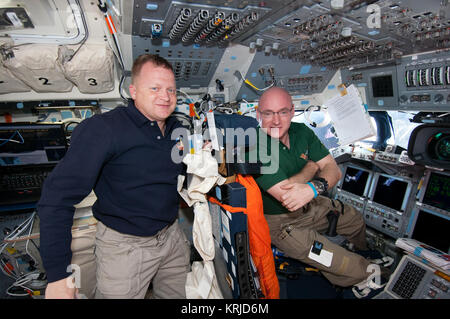 STS-133 ISS-26 Eric Boe et Scott Kelly Banque D'Images