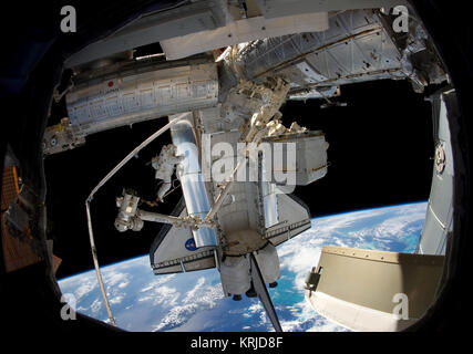 STS-133 EVA2 Steve Bowen 3 Banque D'Images