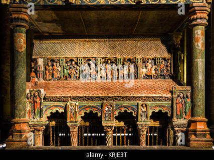 Monument funéraire antique. Situé près de l'autel principal de la Basilique de San Vicente. Avila. L'Espagne. Banque D'Images