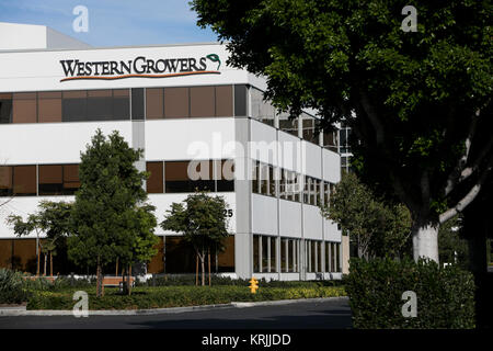 Un logo affiche à l'extérieur du siège de Western Growers à Irvine, Californie, le 9 décembre 2017. Banque D'Images