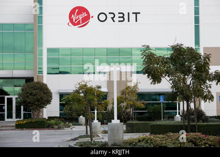 Un logo affiche à l'extérieur du siège de l'Orbite vierge à Long Beach, Californie, le 10 décembre 2017. Banque D'Images