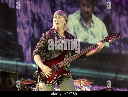 Deep Purple effectuer sur leur '819 Tour' à la Manchester Arena avec : Deep Purple, Roger Glover Où : Manchester, Royaume-Uni Quand : 18 novembre 2017 Crédit : Sakura/WENN.com Banque D'Images