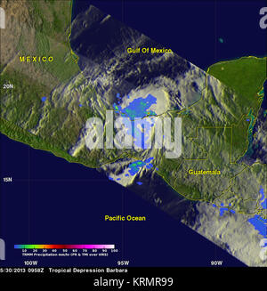 La NASA satellite TRMM capturé cette image de la dépression tropicale pluies Barbara à 09:58 UTC (2:58 PM PDT) le 30 mai. Par ce temps, Barbara a été rétrogradée en dépression tropicale avec des vents soutenus de 30 noeuds (environ 35 mph). La plupart des pluies associées à Barbara pour le moment semble être la lumière (bleu) avec une plus petite proportion de la pluie modérée (zones vertes) qu'avant et qu'une région isolée de fortes pluies le long de la côte du golfe côté (point rouge). Credit : NASA/SSAI, Hal Pierce ---- Les satellites de la NASA Voir l'Ouragan Barbara venir à terre et en queue de l'Ouragan Barbara récent Banque D'Images