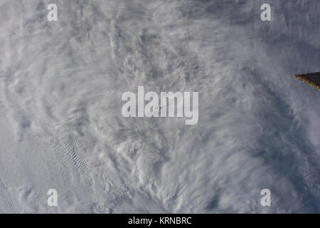 Dragon approche de l'ISS (32238998904) Banque D'Images