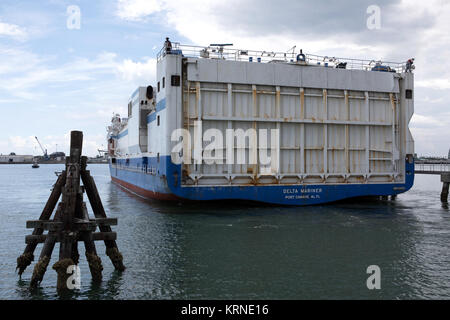 Lancement de l'Alliance (ULA) Mariner arrive à Port Canaveral en Floride, la réalisation d'un Atlas V booster à destination de à proximité de Cape Canaveral Air Force Station. La fusée de lancement est prévu pour le Tracking and Data Relay Satellite, TDRS-M. Il sera le dernier vaisseau spatial à destination de la constellation de l'agence des communications satellites qui permet à près d'un contact prolongé avec l'engin spatial en orbite allant de la Station spatiale internationale et de télescope spatial Hubble pour l'ensemble des observatoires scientifiques. Le décollage au sommet de la fusée Atlas V ULA est prévue du cap peut Banque D'Images