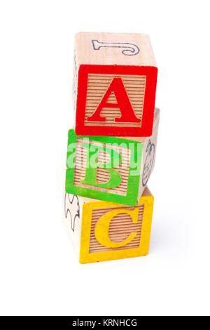 Jouant avec des cubes alphabets abc sur l'autre Banque D'Images