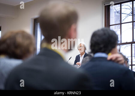 Fonds monétaire international (FMI), Christine Lagarde, Directeur général lors d'une conférence de presse à l'occasion de la publication de l'article 2017 IV Évaluation de la UK au trésor dans le centre de Londres. Banque D'Images