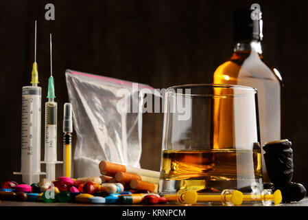 Les substances addictives, y compris l'alcool, les cigarettes et les drogues Banque D'Images