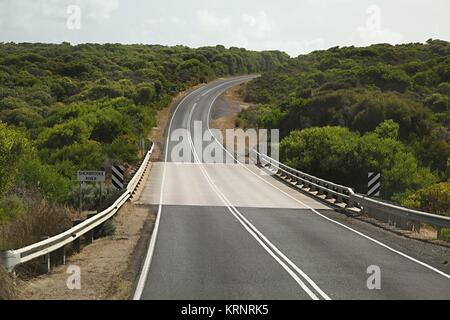 Road dans la campagne Banque D'Images