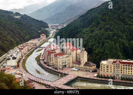 Resort confortable dans les montagnes. La vue du sommet. Banque D'Images