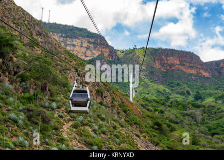 Aerial Tram et paysage sauvage Banque D'Images