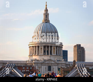 Cathédrale St Paul's à la fin du Millennium Bridge, Londres, Angleterre Banque D'Images