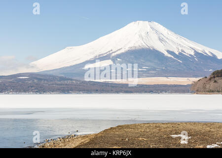 Le Mont Fuji hiver lac Yamanaka Banque D'Images