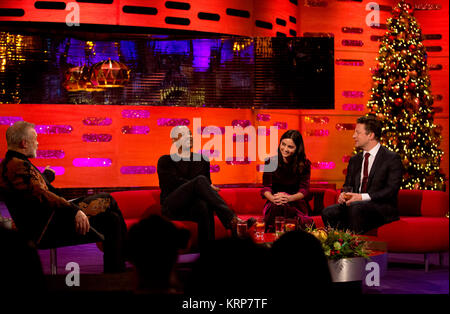 (De gauche à droite) l'hôte Graham Norton, Will Smith, Jenna Coleman et Jamie Oliver pendant le tournage de The Graham Norton Show à la London Studios, à être diffusé sur BBC One le vendredi soir. Banque D'Images