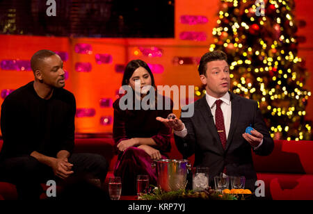 (De gauche à droite) Will Smith, Jenna Coleman et Jamie Oliver pendant le tournage de The Graham Norton Show à la London Studios, à être diffusé sur BBC One le vendredi soir. Banque D'Images