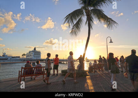 Coucher du soleil à Mallory Square, Key West, FL, USA Banque D'Images