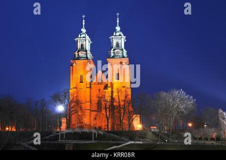 Cathédrale de Gniezno Royal à Gniezno, historique et ville royale dans la grande Pologne voïvodies. Banque D'Images