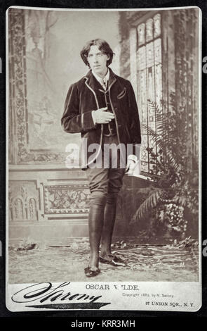 Oscar Wilde en Amérique en 1882. Après un travail de photographe américain Napoléon Sarony. Oscar Fingal O'Flahertie Wills Wilde, 1854 - 1900. L'écrivain et poète irlandais. Banque D'Images