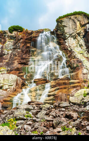 (Cascade Vodopád Skok) dans le Parc National des Hautes Tatras, Slovaquie Banque D'Images