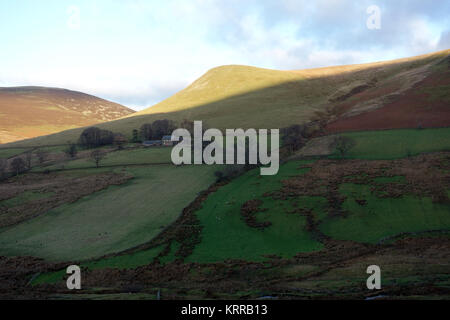 Coucher du soleil sur le tableau de bord de la ferme Cumbria Way Sentier de Skiddaw House dans le Parc National de Lake District. , Cumbria (Royaume-Uni). Banque D'Images