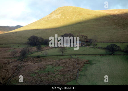 Coucher du soleil sur le tableau de bord de la ferme Cumbria Way Sentier de Skiddaw House dans le Parc National de Lake District. , Cumbria (Royaume-Uni). Banque D'Images