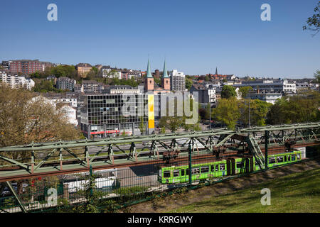 Avec vue sur la ville, monorail, Wuppertal Bergisches Land, Rhénanie du Nord-Westphalie, Germnay, Europe Banque D'Images