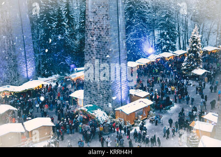 Marché de Noel dans la gorge de Ravenne, de l'Allemagne. En hiver vue incroyable. Banque D'Images